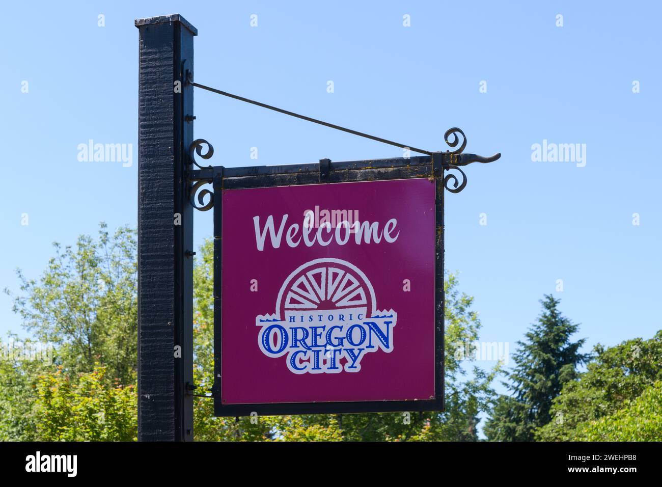 Oregon City, OR, USA - June 11, 2023; Sign suspended from post with text Welcome to Historic Oregon City Stock Photo