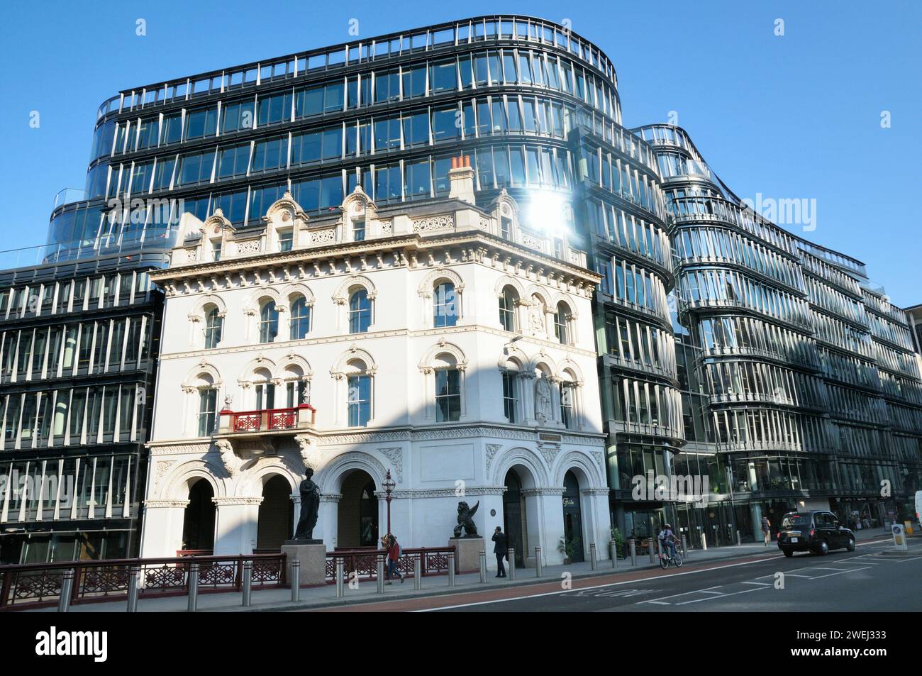 Modern offices of Amazon London Headquarters at Sixty London, and The Fable Bar and Restaurant, 60 and 52 Holborn Viaduct, City of London, England, UK Stock Photo