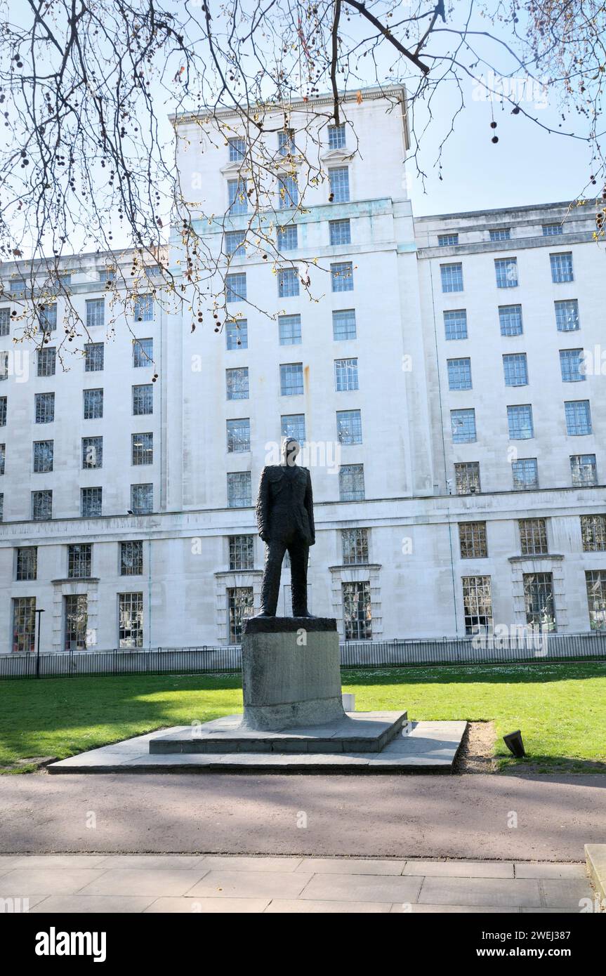 Charles Portal statue, 1st Viscount Portal of Hungerford, outside Ministry of Defence Main Building (MoD Whitehall) Victoria Embankment Gardens London Stock Photo