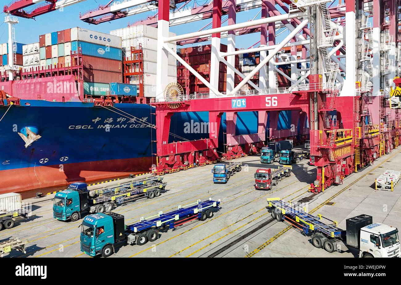 QINGDAO, CHINA - JANUARY 25, 2024 - A cargo ship loading and unloading ...
