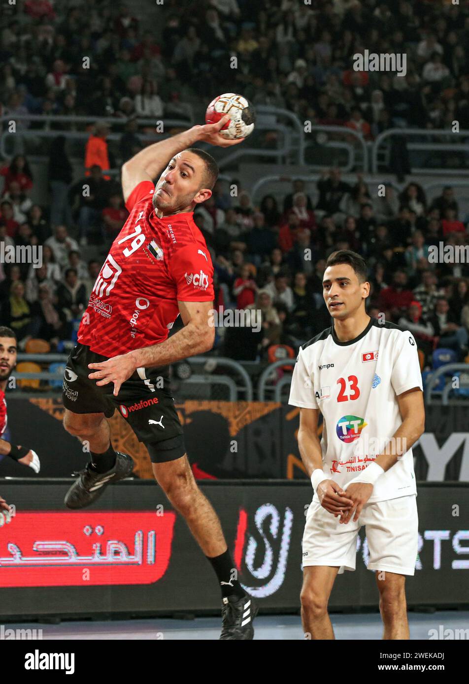 (240126) CAIRO, Jan. 26, 2024 (Xinhua) Ahmed Nafea (L) of Egypt