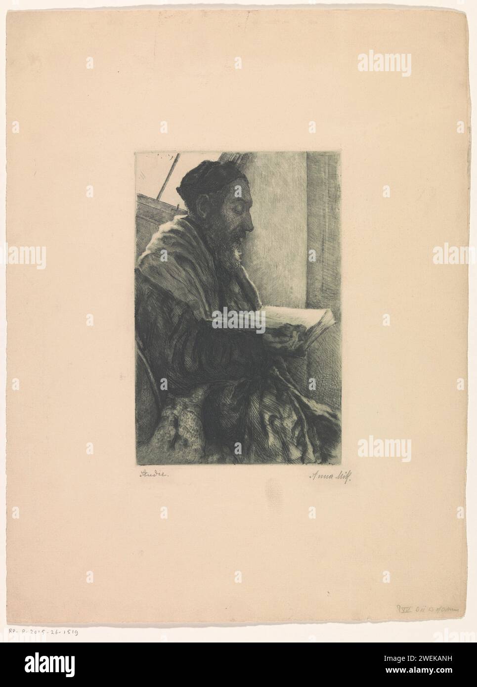 Reading Jew, Anna Mik, c. 1900 - c. 1925 print Portrait of a reading Jew with an open book opened in his hands. There is a prayer scarf around his shoulders.  paper etching Jewish religion and culture. reading. book Stock Photo