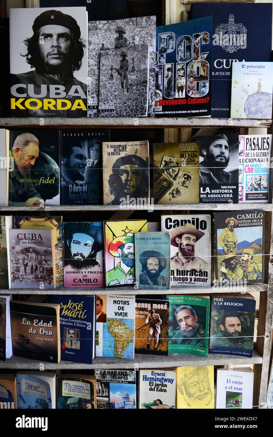 Books about the Communist and revolutionary leaders of Cuba displayed ...