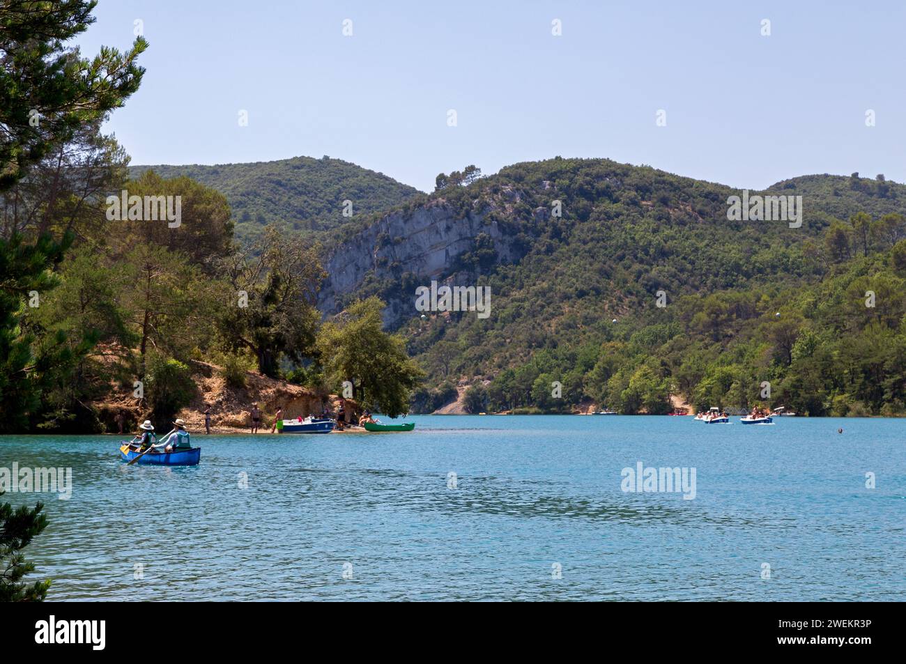 Water activities on Lac d'Esparron. Esparron-de-Verdon. Alpes-de-Haute-Provence, France Stock Photo