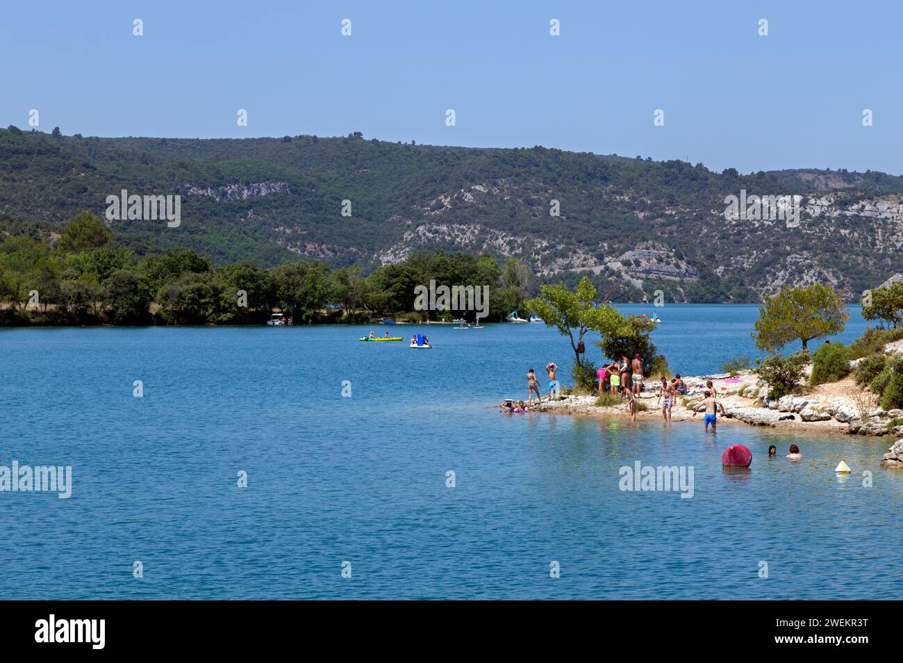 Water activities on Lac d'Esparron. Esparron-de-Verdon. Alpes-de-Haute-Provence, France Stock Photo