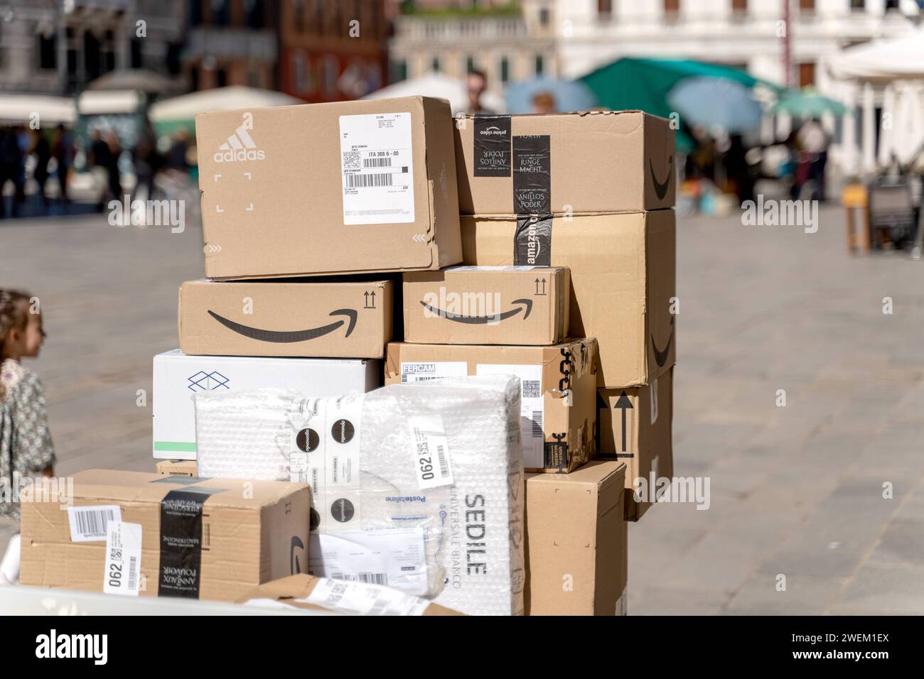 Venice, Italy - September 12, 2022: stacked parcels from a letter carrier in downtown Venice, Italy. Numerous Amazon parcels *** gestapelte Pakete von einem Postboten in Venedig, Italien in der Innenstadt. Zahlreiche Amazon Pakete Stock Photo