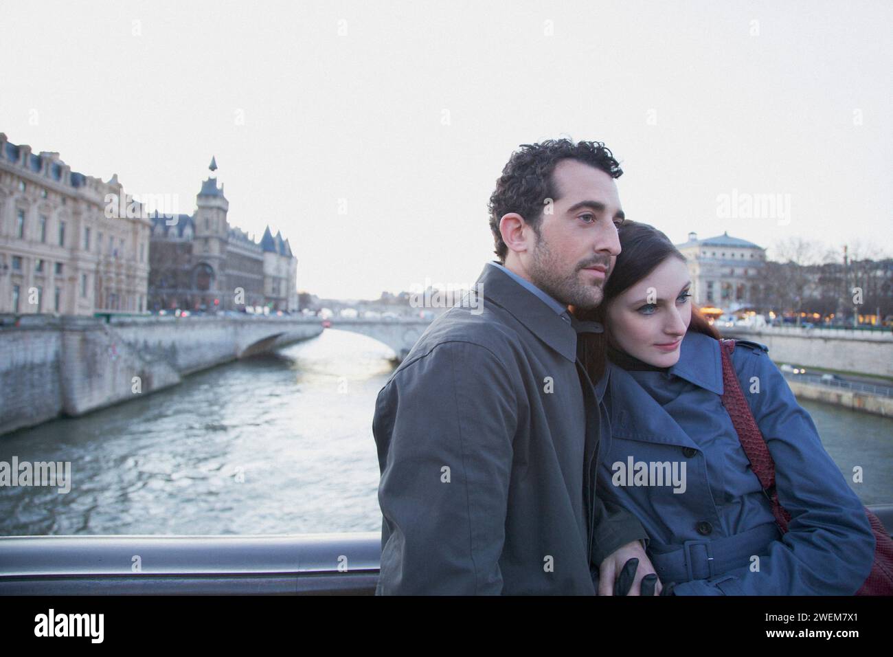 Couple looking over a bridge hi-res stock photography and images - Alamy