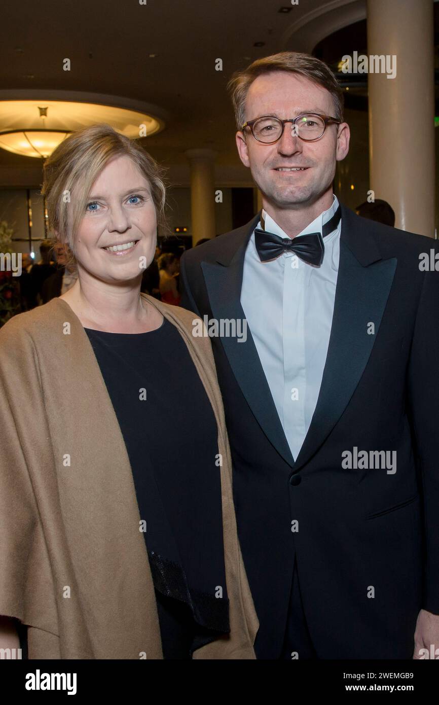 Der sächsische Innenminister Roland Wöller CDU mit Ehefrau Corinna Franke-Wöller - Prominente kommen zum VIP Empfang anläßlich des 14.Semperopernballs in das Hotel Kempinsky Dresden. *** Saxonys Interior Minister Roland Wöller CDU with his wife Corinna Franke Wöller Celebrities attend the VIP reception at the Hotel Kempinsky Dresden on the occasion of the 14th Semper Opera Ball Stock Photo