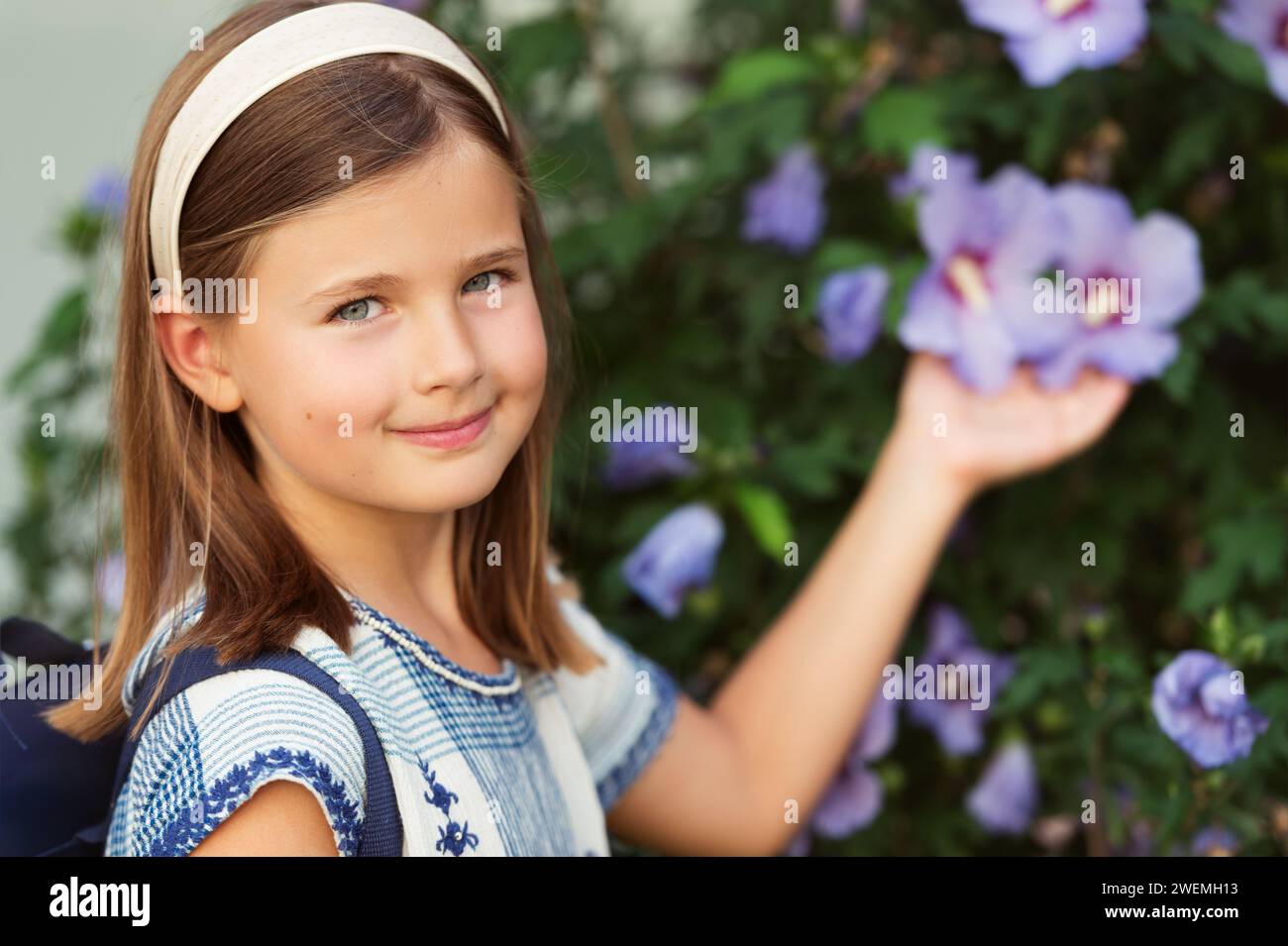 Pretty little 9 year old girl walking back to school Stock Photo - Alamy