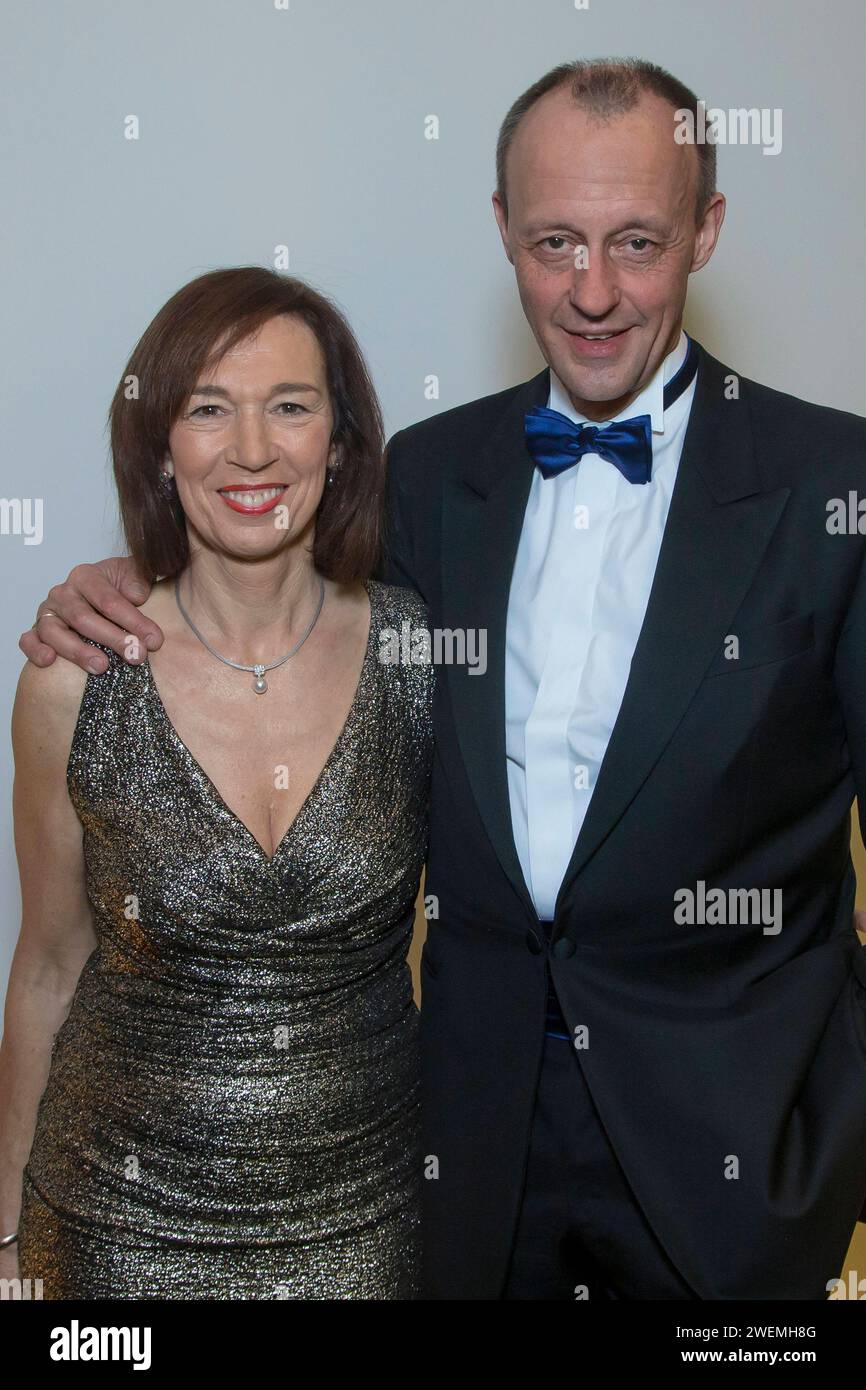 Politiker Friedrich Merz mit Ehefrau Charlotte Prominente kommen zum