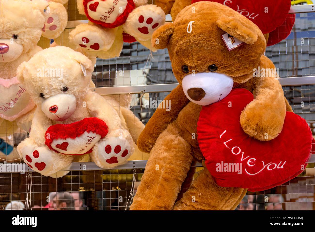 Teddy bears, cuddly toys with heart, I love you, I love you, prizes, raffle prizes, lucky draw, lottery stand, lottery booth at fairground Kalter Stock Photo