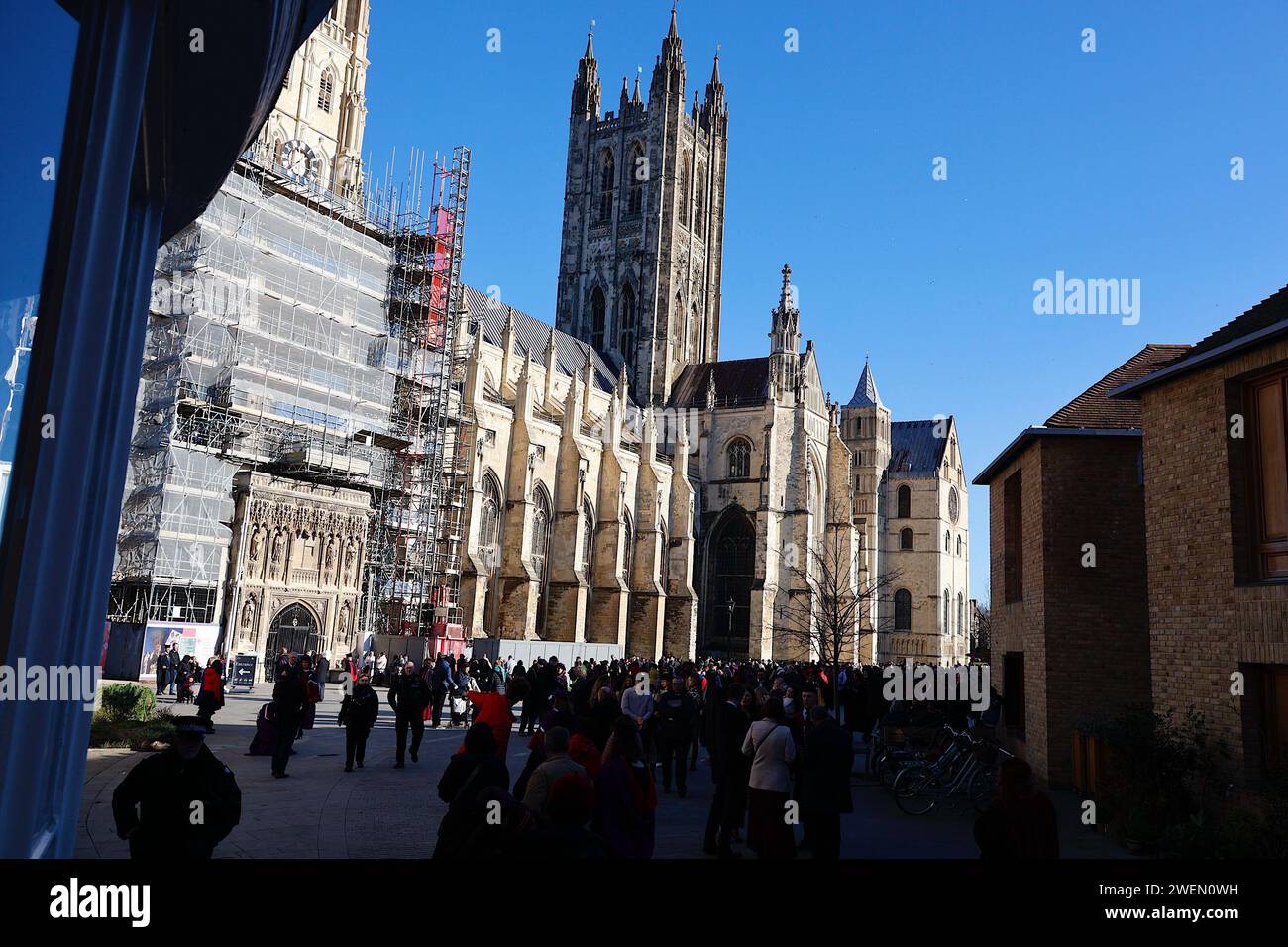 Canterbury, Kent, UK. 26 January, 2024. Graduates with friends and family gather around Canterbury cathedral for the graduation ceremony on a bright but windy day. Photo Credit: Paul Lawrenson /Alamy Live News Stock Photo
