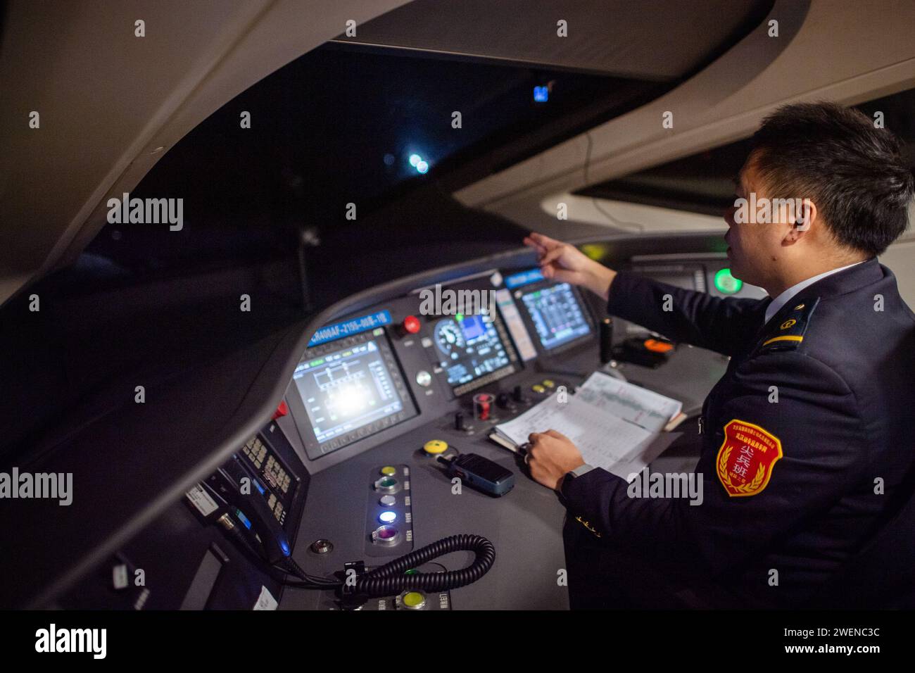 Route Inspection (240126) -- WUHAN, Jan. 26, 2024 (Xinhua) -- Driver Ni Long gestures to ...