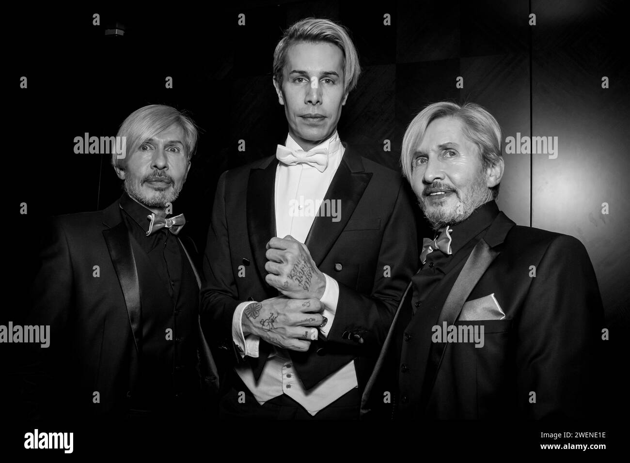 Florian Wess Mitte kommt mit Vater Arnold und Onkel Oskar zum VIP Empfang des 13. Semperopernballes Dresden. *** Florian Wess, center, comes with his father Arnold and uncle Oskar to the VIP reception of the 13 Semper Opera Ball Dresden Stock Photo
