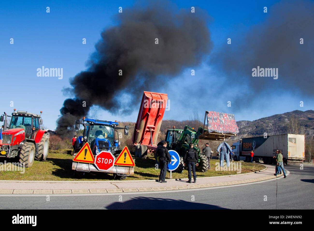 , Farmers from Hautes-Alpes block the A51 and the departmental road, they make a fire on the Saulce roundabout, France, Hautes-Alpes, Saulce, on January 25, 2024. Farmers in the Hautes-Alpes are expressing their discontent. This operation is part of the national protest movement of farmers who denounce the increase in charges, the delay in payment of CAP (common agricultural policy) aid and compensation after Avian Influenza, over-administration, excessive standards or even non-compliance with a remunerative price, Photo by Thibaut Durand /ABACAPRESS.COM Stock Photo