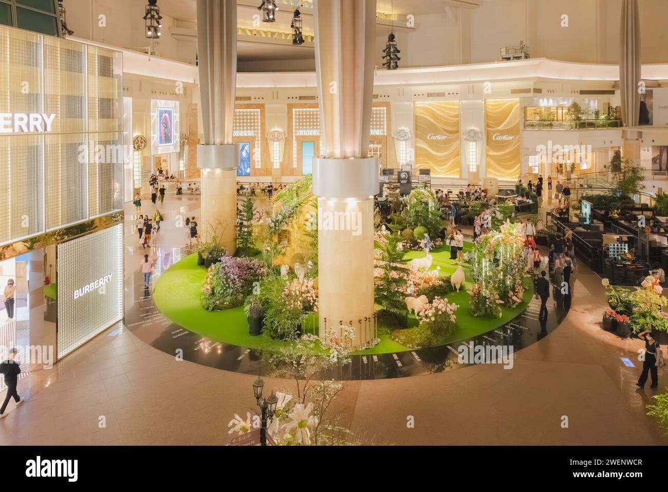 People shopping burberry store hi res stock photography and images Alamy