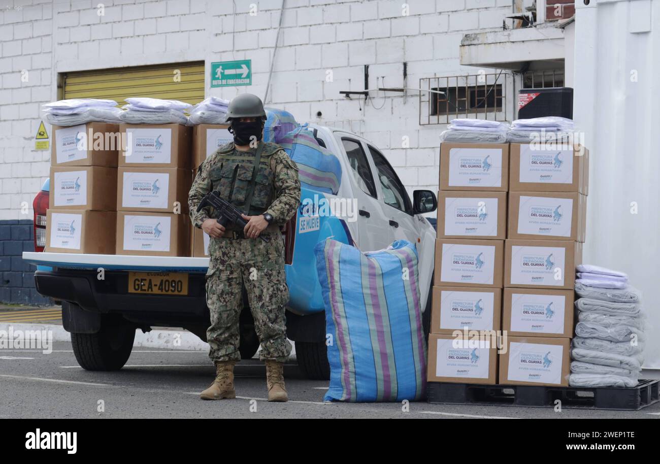 GYE-ENTREGA KITS A FFAA Guayaquil, viernes 26 de enero del 2024 La Prefectura del Guayas, realizo la entrega de kits de ayuda humanitaria con alimentos no perecibles y kits de albergues a miembros de las Fuerzas Armadas quienes se encuentran brindando apoyando en la seguridad de nuestro pais. Fotos:CÃ sar Munoz/API Guayaquil Guayas Ecuador SOI-GYE-ENTREGAKITSAFFAA-53be82110079a85fa2c468966a3281f3 *** GYE DELIVES KITS TO FFAA Guayaquil, Friday, January 26, 2024 The Prefecture of Guayas, delivered humanitarian aid kits with non-perishable food and shelter kits to members of the Armed Forces who Stock Photo