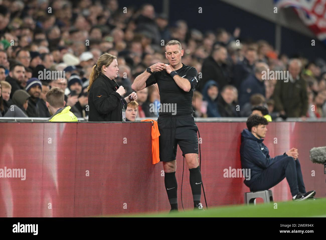 London, UK. 26th Jan, 2024. The Linesman has communication problems during the first half during the Spurs vs Manchester City FA Cup 4th Round Tie at the Tottenham Hotspur Stadium London. This Image is for EDITORIAL USE ONLY. Licence required from the the Football DataCo for any other use. Credit: MARTIN DALTON/Alamy Live News Stock Photo