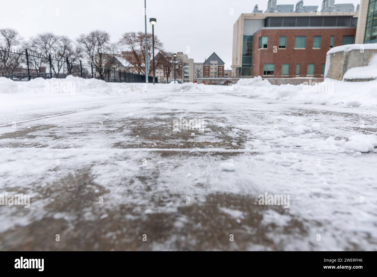 Sidewalk snow hi-res stock photography and images - Alamy