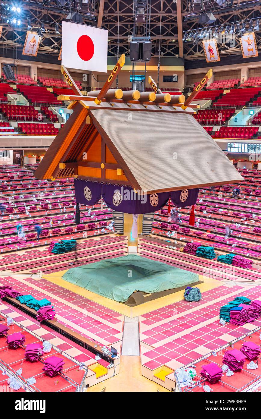 tokyo, ryogoku - jan 14, 2023: The sumo wrestling dohyō of the Kokugikan Arena, with a Japanese Shinto Tsuriyane roof adorned with a hinomaru national Stock Photo