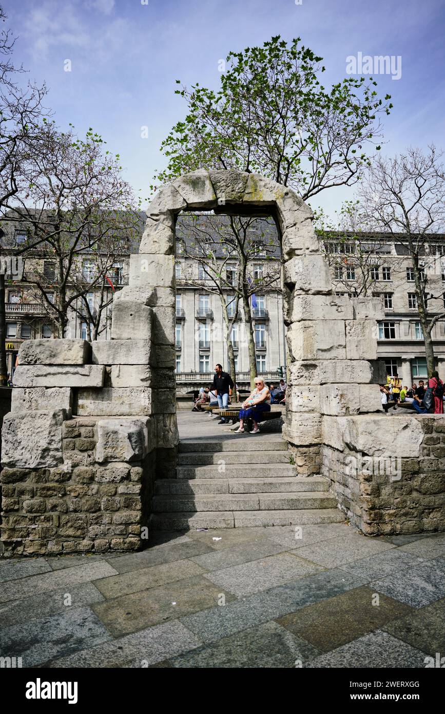 Roman Building Cologne Roman Arch near the Cologne Cathedral was once entrance to the city ...