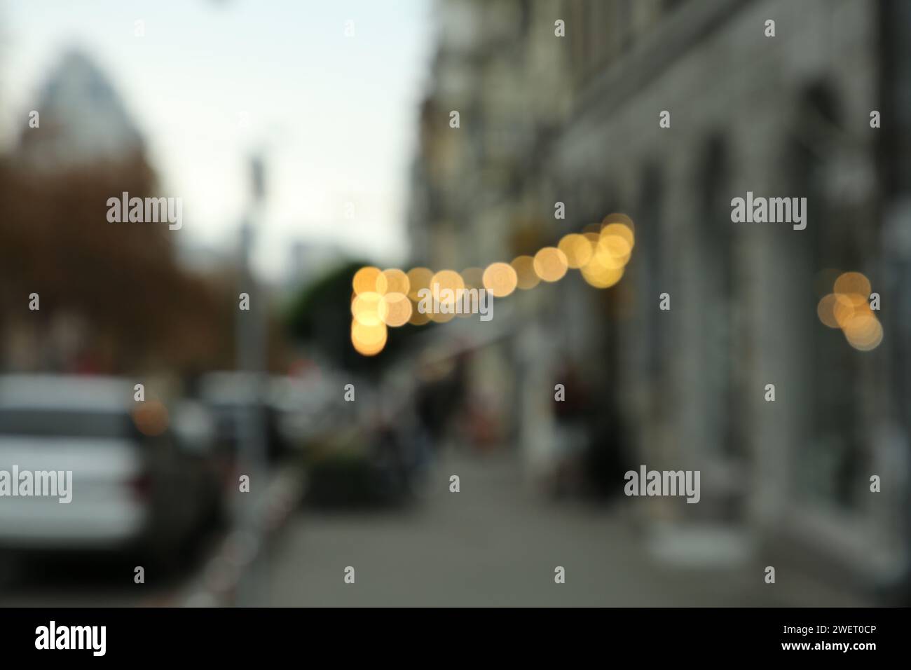Defocused street scene sidewalk cars hi-res stock photography and ...
