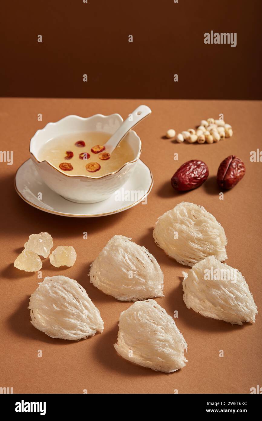 Bird nest distilled with jujube and rock sugar gives a sweet taste