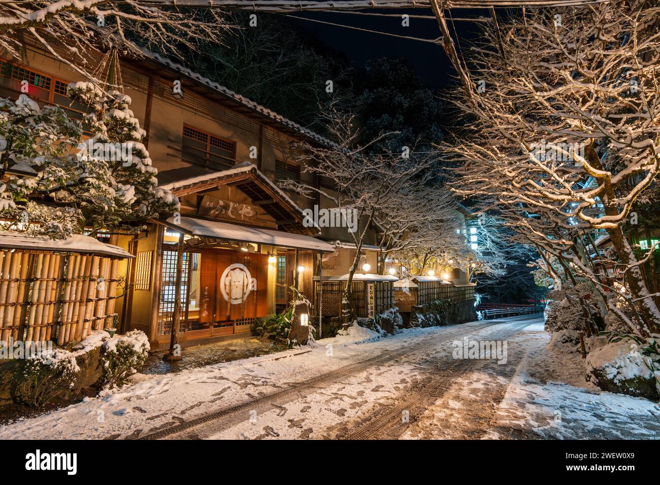 Fujiya Bekkan Chinryutei Kyoto style Japanese restaurant in a snowy winter night. Kurama, Kibune old town area. Kyoto, Japan Stock Photo