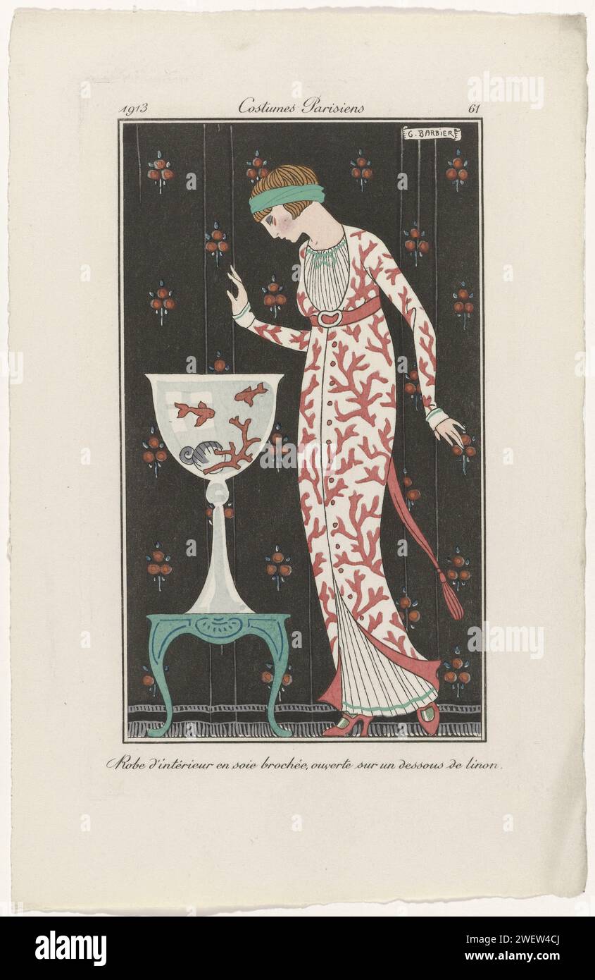 ladies inside dress Woman in fish bowl, in a robe d'intérieur 