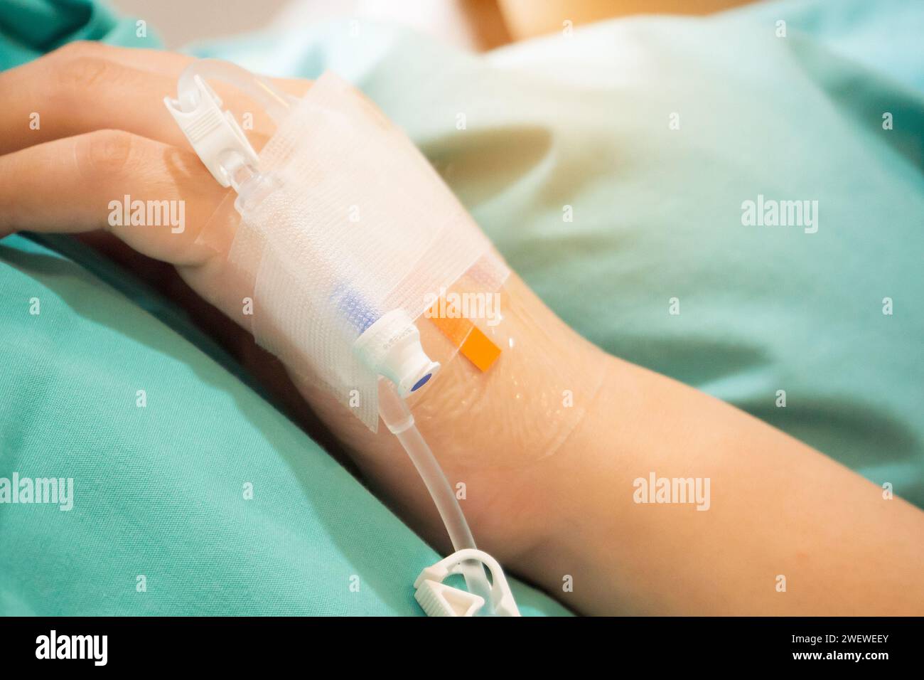 Iv drip saline hi-res stock photography and images - Alamy