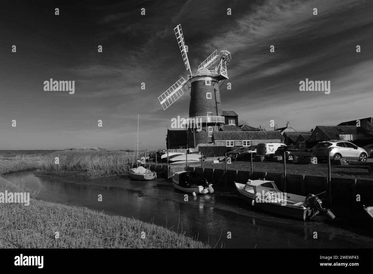 Big norfolk sky Black and White Stock Photos & Images - Alamy