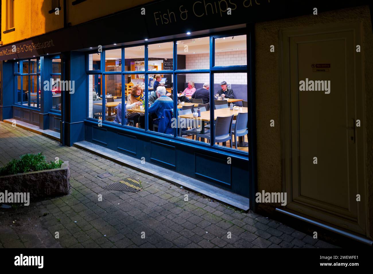 People Eating Fast Food Chips Hi Res Stock Photography And Images Alamy