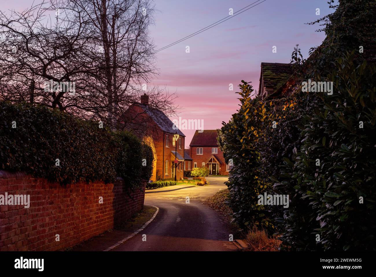 Village warwickshire houses housing hi-res stock photography and images ...