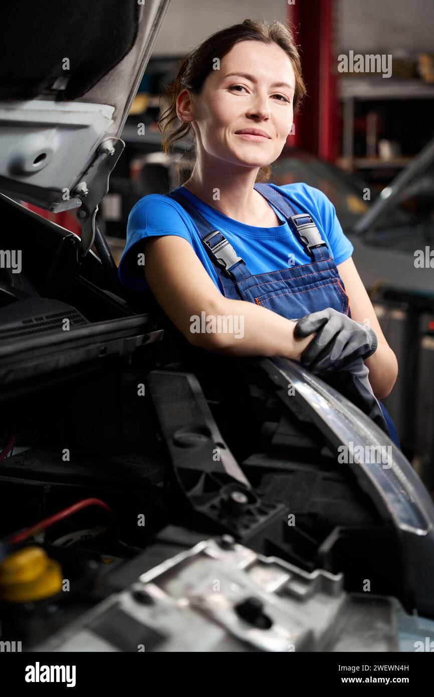 Woman auto mechanic stands hi-res stock photography and images - Alamy