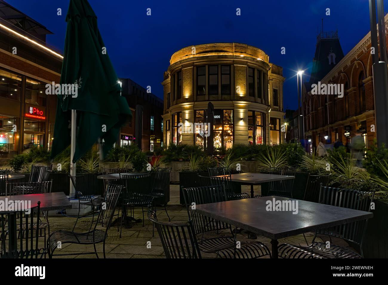 Lit-up shops with outdoor seating at night near Cornhill Quarter in Lincoln Stock Photo
