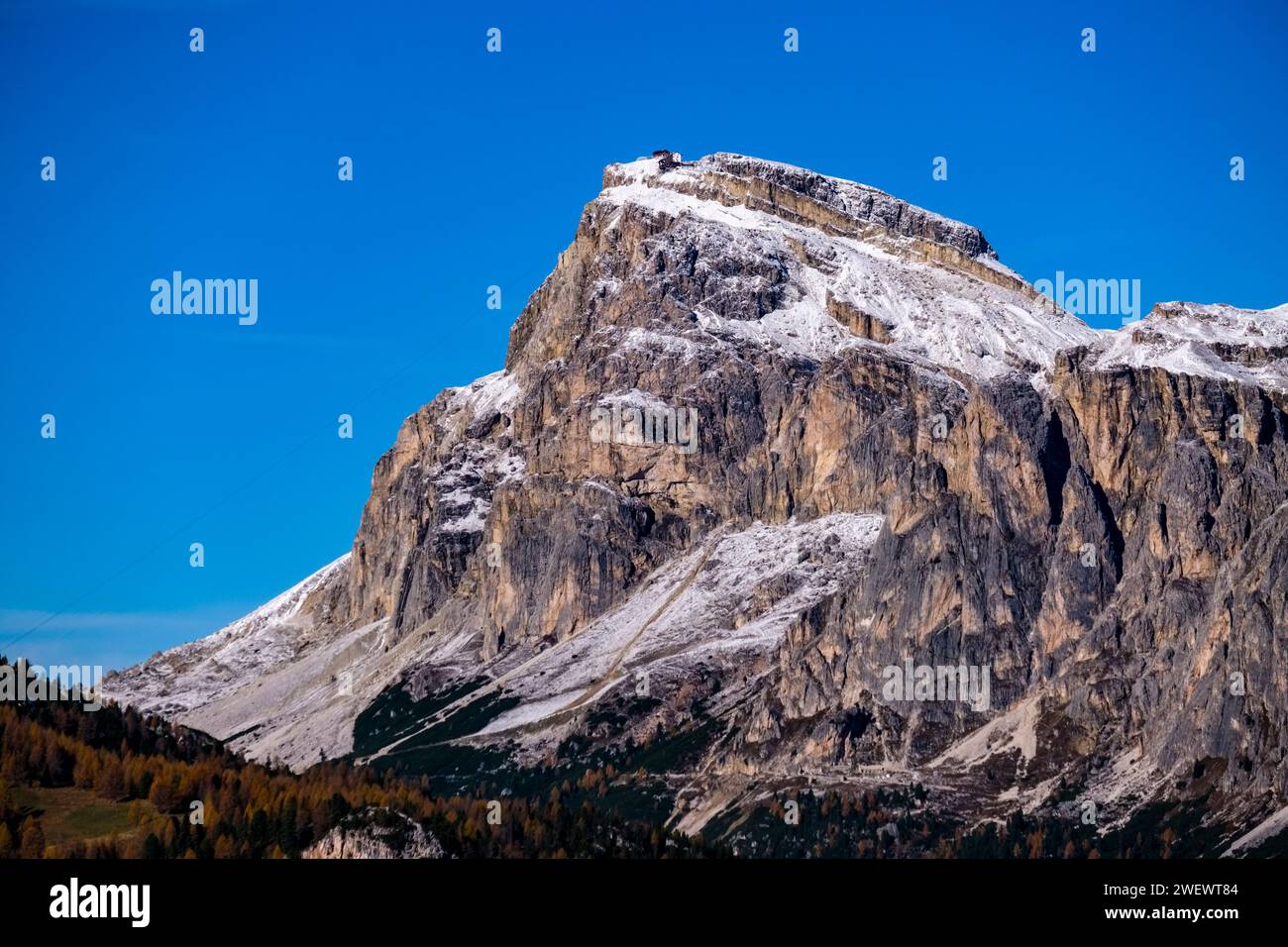 Cliffs and summit of the rock formation Piccolo Lagazuoi, covered with fresh snow in autumn. Stock Photo