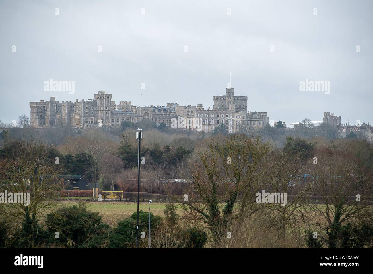 Datchet, UK. 25th January, 2024. Views of Windsor Castle, Berkshire. HRH, Catherine, The Princess of Wales is currently in London in hospital recovering from reported abdominal surgery. The Princess, often still called by her maiden name, Kate Middleton, is expected to return home to her house in the grounds of Windsor Castle within a fortnight. Her Royal visits have been cancelled until Easter. William, the Prince of Wales has also cancelled his Royal appointments. Credit: Maureen McLean/Alamy Stock Photo