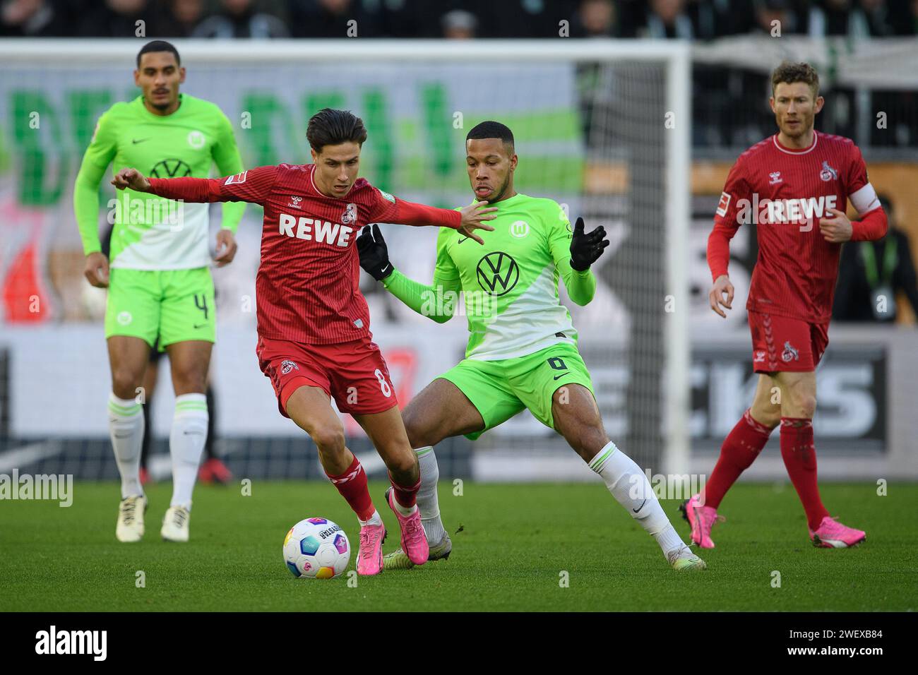Wolfsburg, Germany. 27th Jan, 2024. Soccer, Bundesliga, VfL Wolfsburg - 1. FC Köln, Matchday 19, Volkswagen Arena. Cologne's Denis Huseinbasic (l) plays against Wolfsburg's Aster Vranckx. Credit: Swen Pförtner/dpa - IMPORTANT NOTE: In accordance with the regulations of the DFL German Football League and the DFB German Football Association, it is prohibited to utilize or have utilized photographs taken in the stadium and/or of the match in the form of sequential images and/or video-like photo series./dpa/Alamy Live News Stock Photo