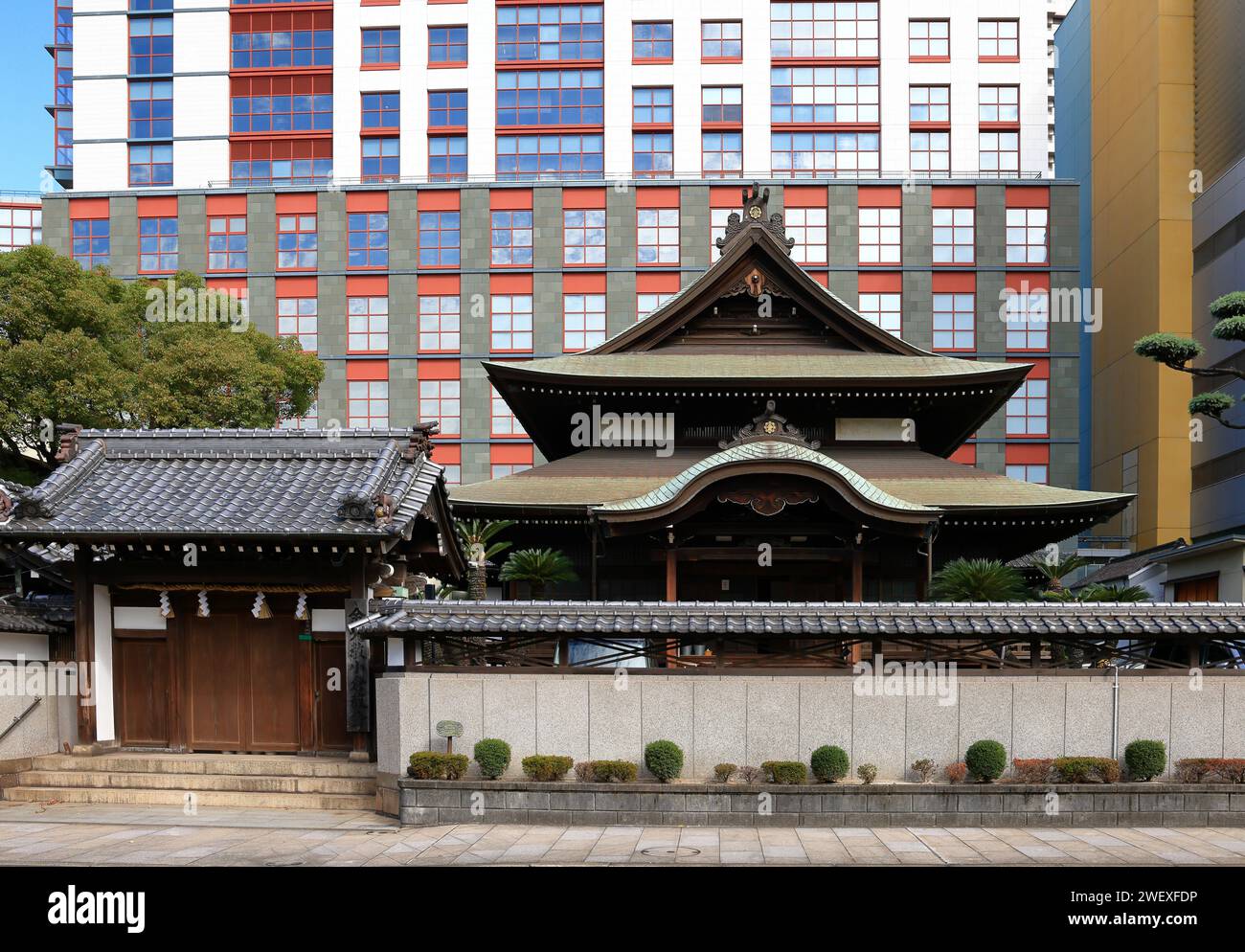 Entrance of traditional house in Japan, Wooden door and wall of ...