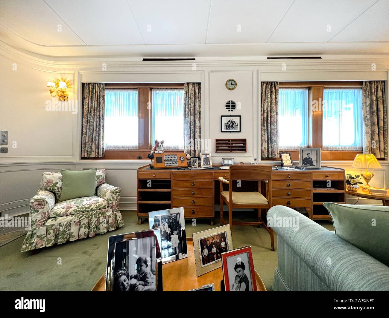 A View of Queen Elizabeth's Office Onboard Her Majesty's Yacht Britannia Stock Photo