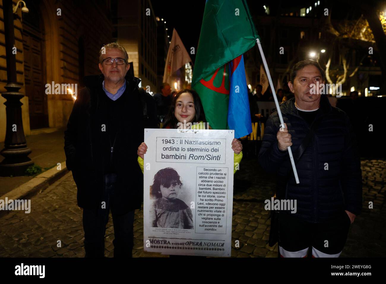 Roma, Italia. 27th Jan, 2024. Foto Cecilia Fabiano/LaPresse 27 Gennaio 2024 Roma, Italia - Cronaca - Giornata della Memoria manifestazione per ricordare lo sterminio dei Rom Sinti Caminanti ed omosessuali e chiede un monumento a via degli Zingari - Nella foto: la manifestazione in viua degli Zingari January 27, 2024 Roma, Italy - News - Memory Day Demonstration to remeber the genocide of Gipsy and omosexual population In the photo: the demonstration Credit: LaPresse/Alamy Live News Stock Photo