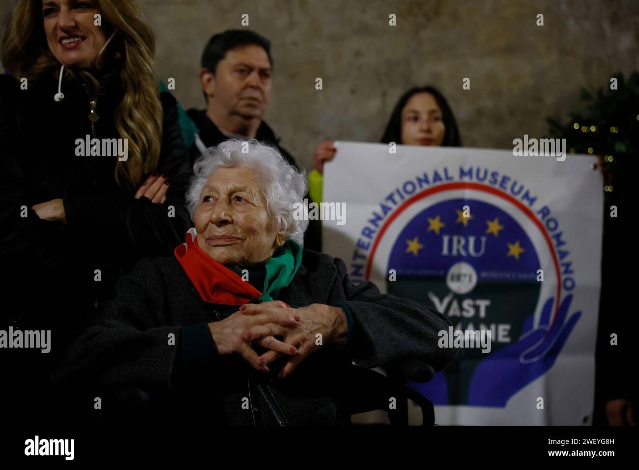 Roma, Italia. 27th Jan, 2024. Foto Cecilia Fabiano/LaPresse 27 Gennaio 2024 Roma, Italia - Cronaca - Giornata della Memoria manifestazione per ricordare lo sterminio dei Rom Sinti Caminanti ed omosessuali e chiede un monumento a via degli Zingari - Nella foto: la partigiana Luciana Romoli January 27, 2024 Roma, Italy - News - Memory Day Demonstration to remeber the genocide of Gipsy and omosexual population In the photo: the partizans Luciana Romoli Credit: LaPresse/Alamy Live News Stock Photo