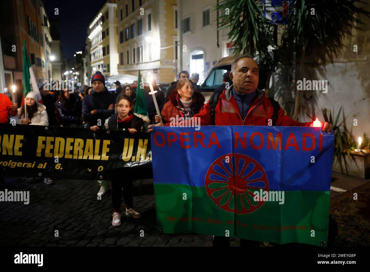 Roma, Italia. 27th Jan, 2024. Foto Cecilia Fabiano/LaPresse 27 Gennaio 2024 Roma, Italia - Cronaca - Giornata della Memoria manifestazione per ricordare lo sterminio dei Rom Sinti Caminanti ed omosessuali e chiede un monumento a via degli Zingari - Nella foto: la manifestazione in viua degli Zingari January 27, 2024 Roma, Italy - News - Memory Day Demonstration to remeber the genocide of Gipsy and omosexual population In the photo: the demonstration Credit: LaPresse/Alamy Live News Stock Photo