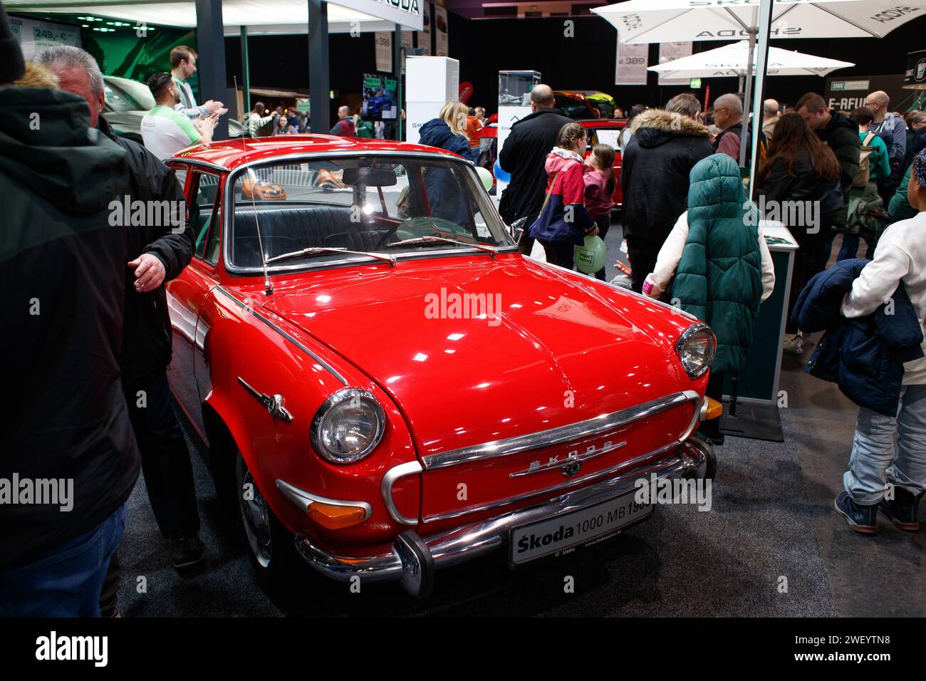 Automobilmesse Erfurt 2024 lockt tausende Besucher an - Oldheimer bei Skoda, der 1000 MB *** Erfurt 2024 motor show attracts thousands of visitors to Oldheimer at Skoda, the 1000 MB xRMx Stock Photo