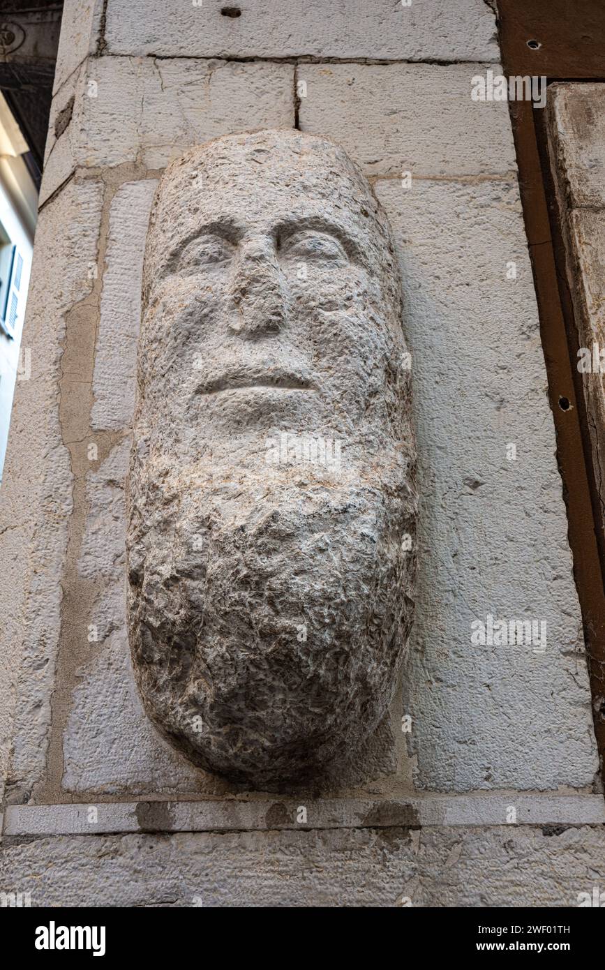 Carved face hi-res stock photography and images - Alamy