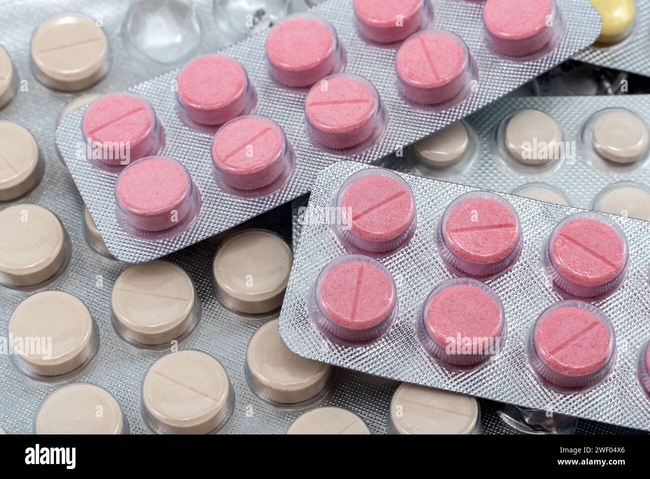 Tablets in packaging hi-res stock photography and images - Alamy