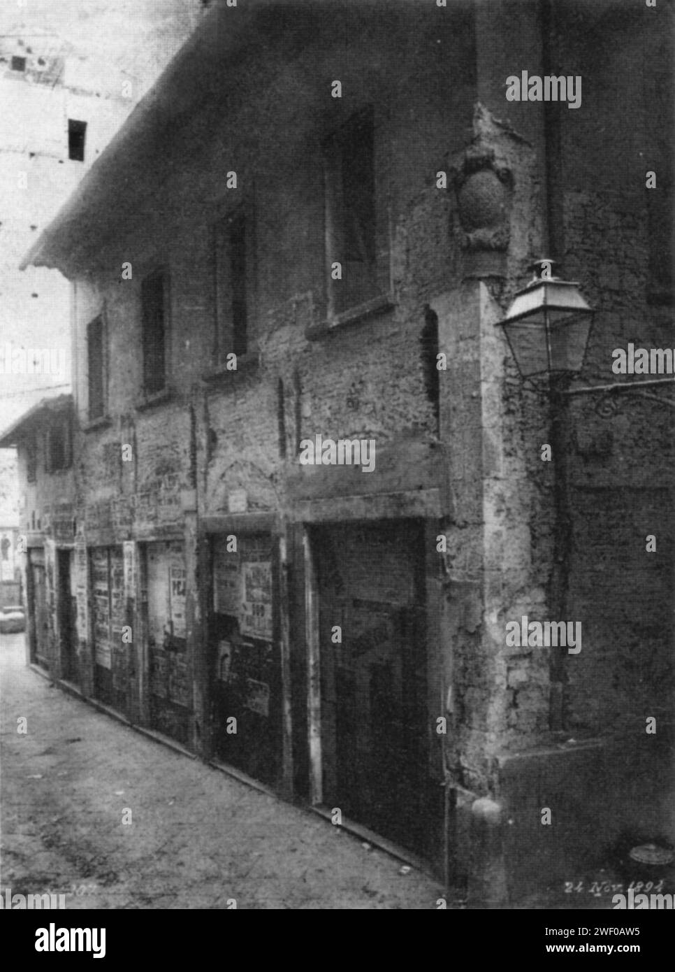 Anonimo, via Porta rossa (via di baccano) con stemma della loggia dei cavalcanti, 1880s. Stock Photo