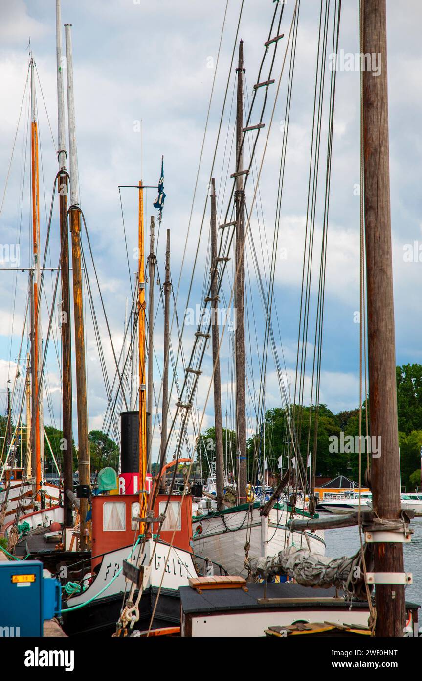 Decorative vessels hi-res stock photography and images - Alamy