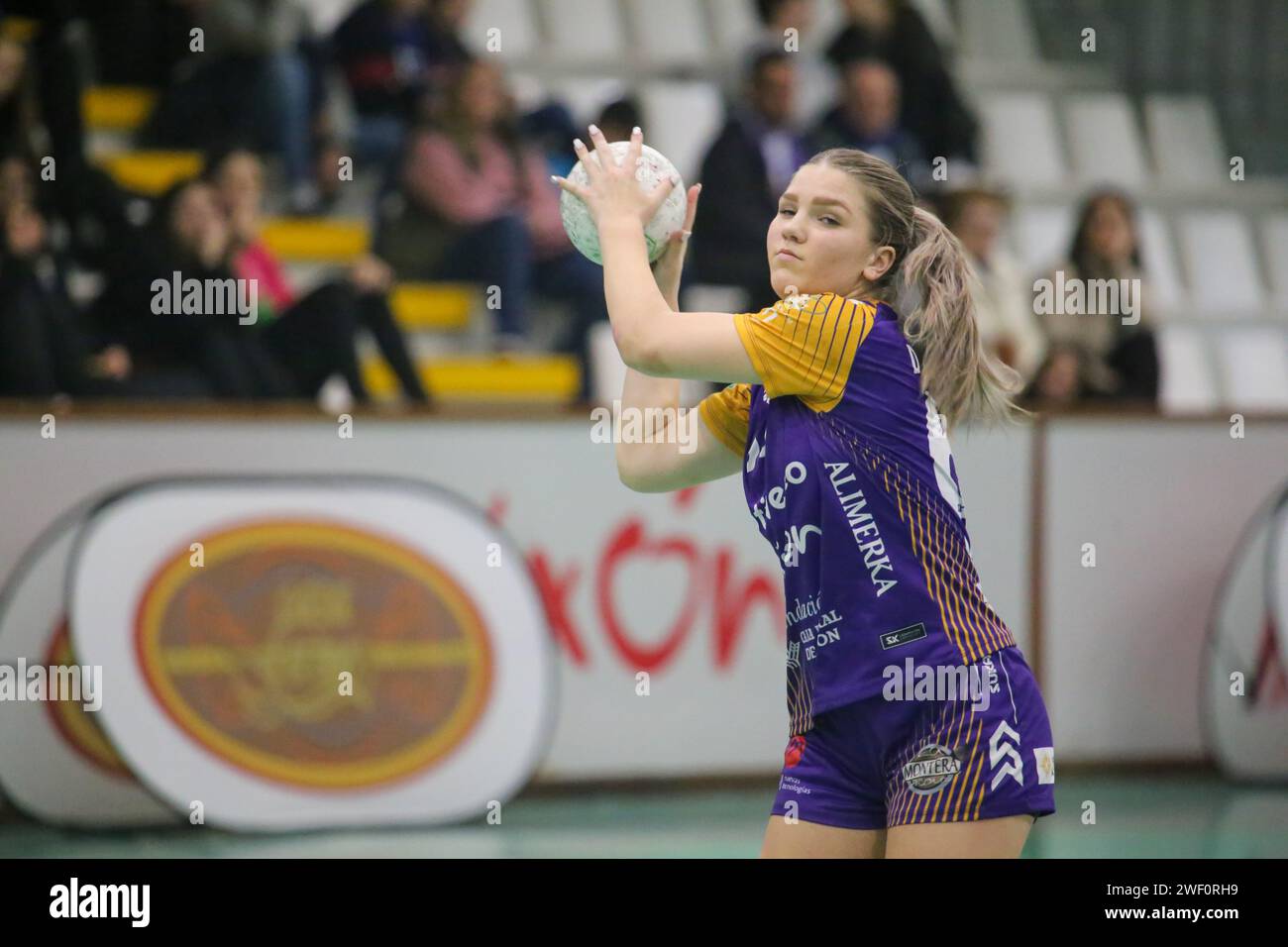 Gijón, Spain, 27th January, 2024: The player of Motive.co Gijón Balonmano La Calzada, Dorottya Margit Zentai (66) with the ball during the 15th Matchday of the Liga Guerreras Iberdrola 2023-24 between Motive.co Gijón Balonmano La Calzada and Conserbas Orbe Rubensa BM. Porriño, on January 27, 2024, at the Arena Pavilion, in Gijón, Spain. Credit: Alberto Brevers / Alamy Live News. Stock Photo