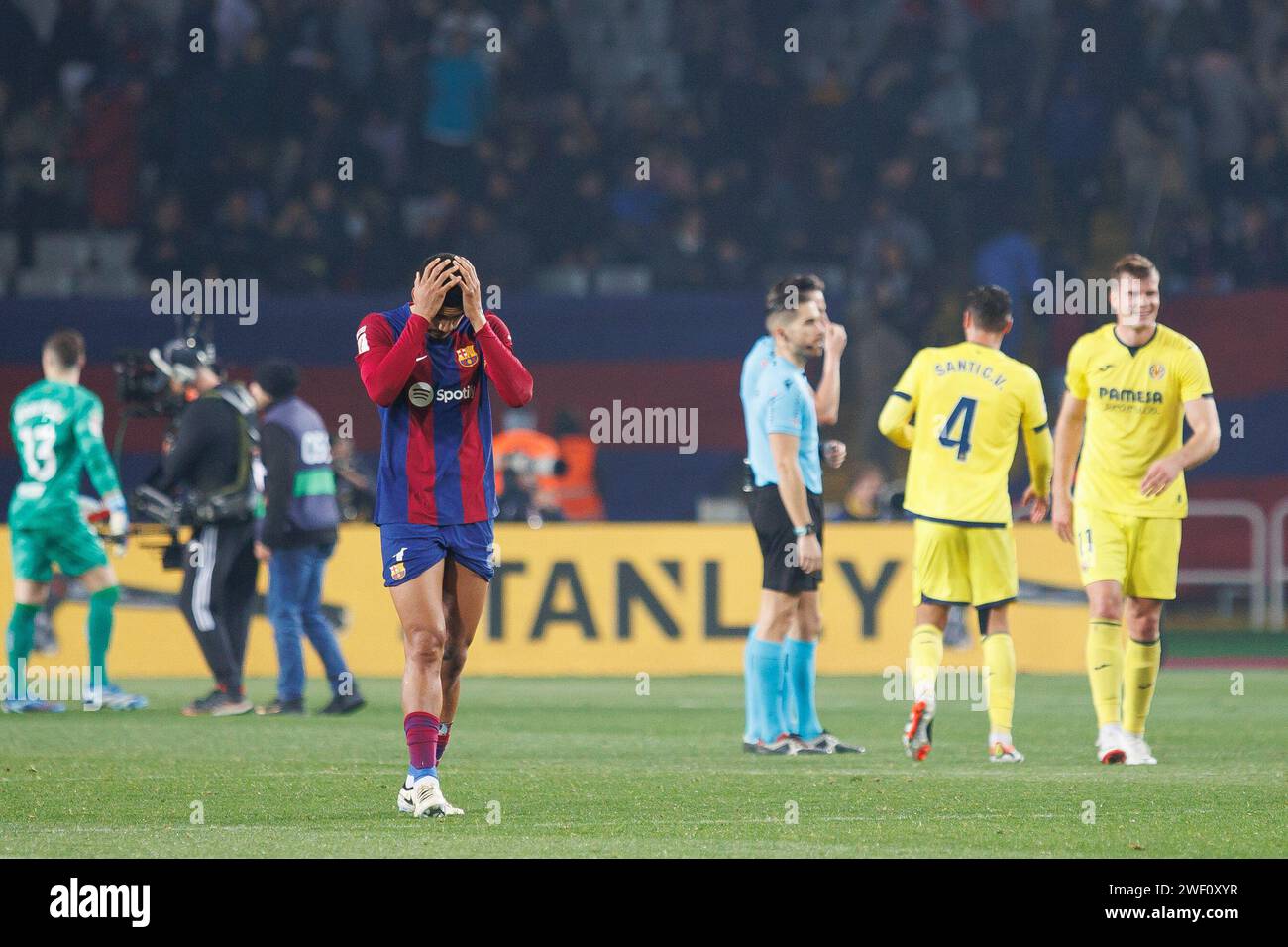 Barcelona, Spain. 27th Jan, 2024. Barcelona players disapointed after the defeat at the LaLiga EA Sports match between FC Barcelona and Villarreal CF at the Estadi Olimpic Lluis Companys in Barcelona, Spain. Credit: Christian Bertrand/Alamy Live News Stock Photo